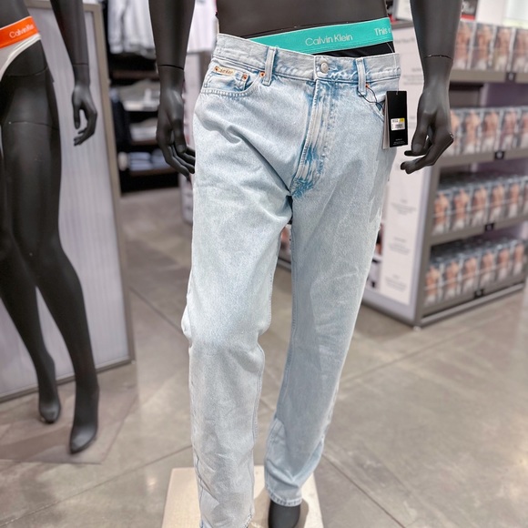Calvin Klein Men Standard Straight Jeans - Picture 5 of 9